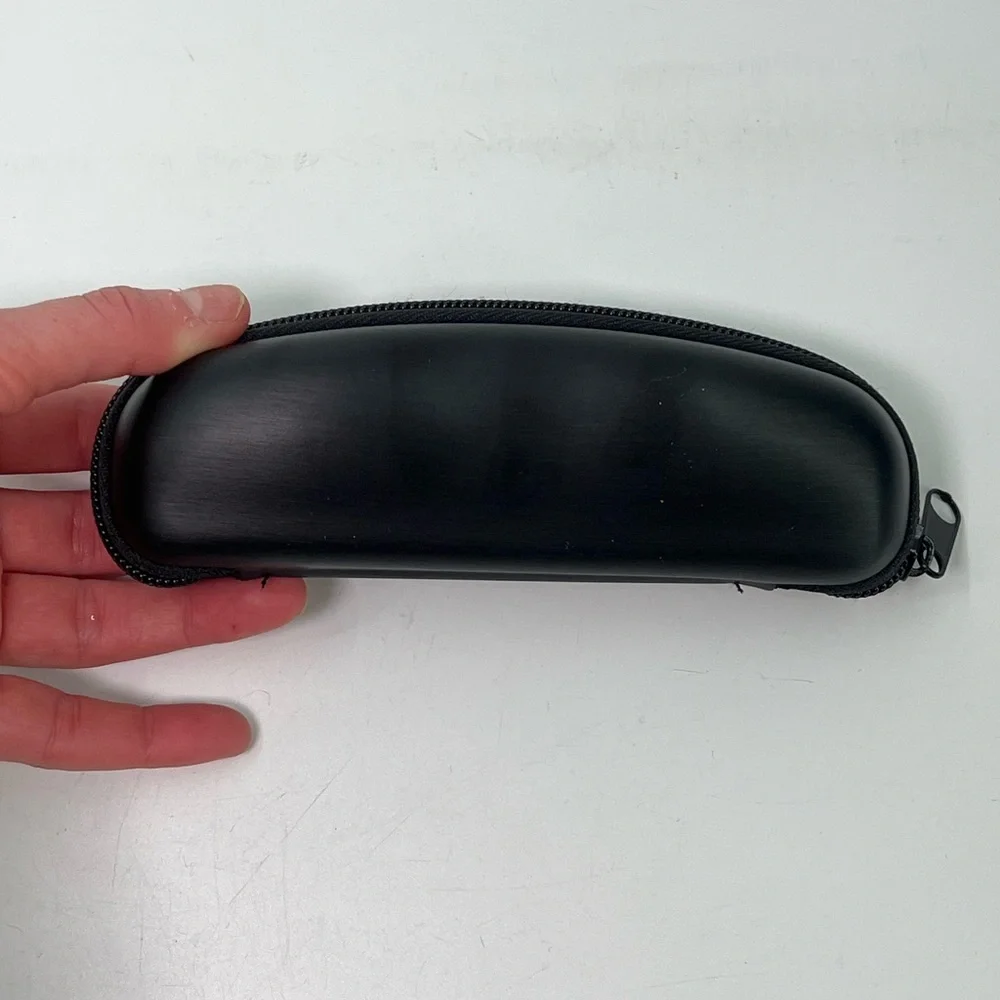 NEW Unused Vogue Black Clamshell Semi Hard Eyewear Glasses Case w Zipper & Cloth